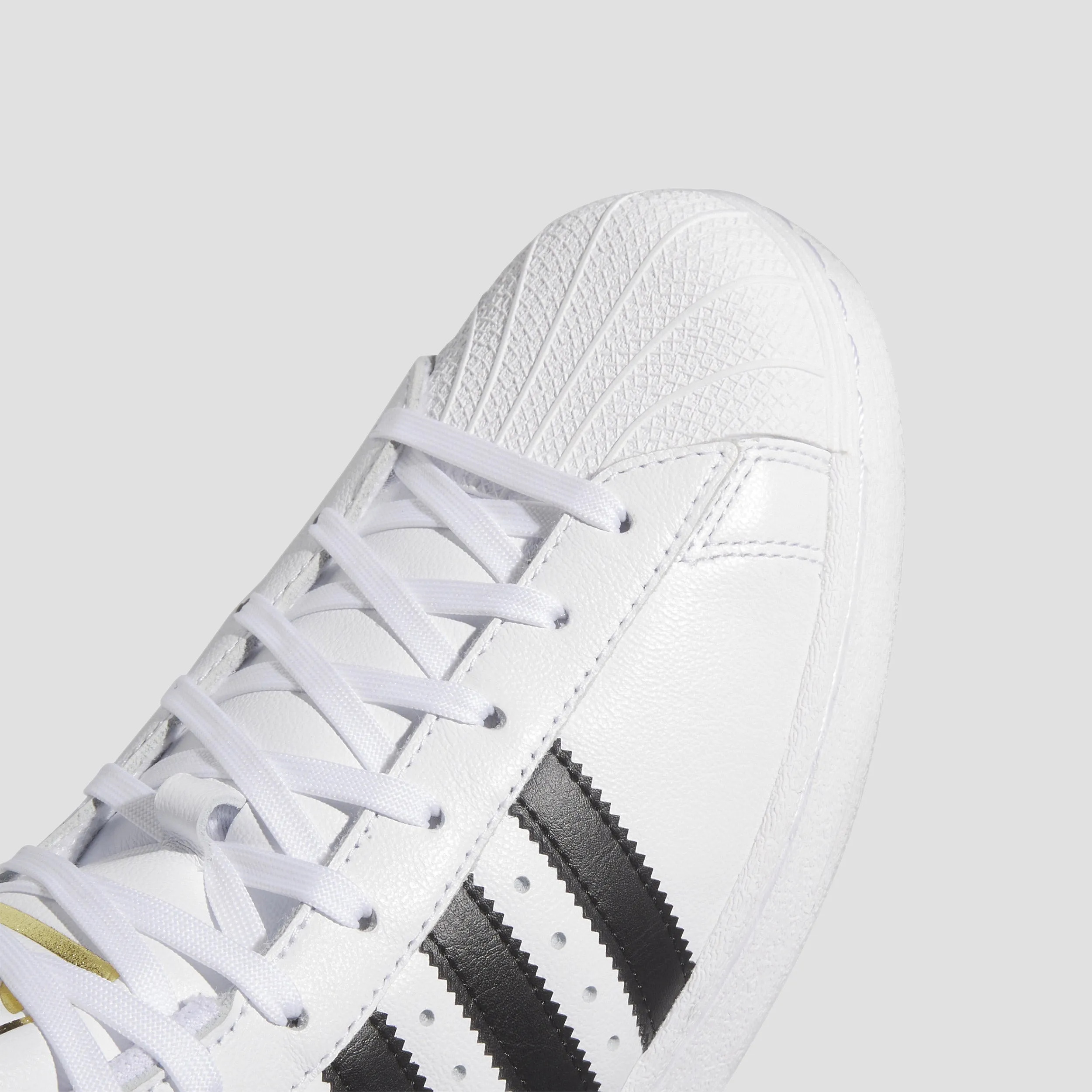 adidas Pro Model ADV Skate Shoes Cloud White / Core Black / Gold Metallic