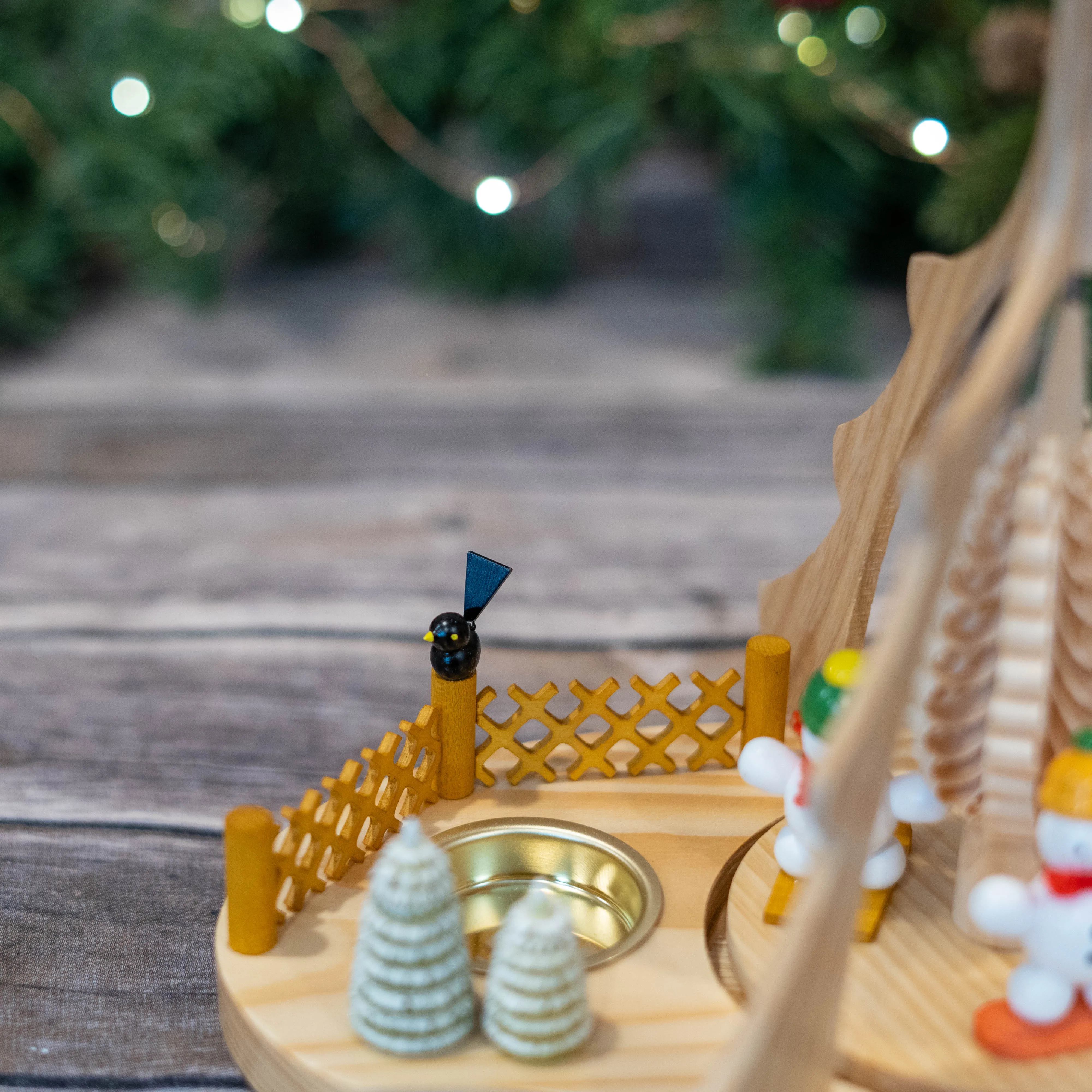 Pyramid Skiing Snowman Tealight