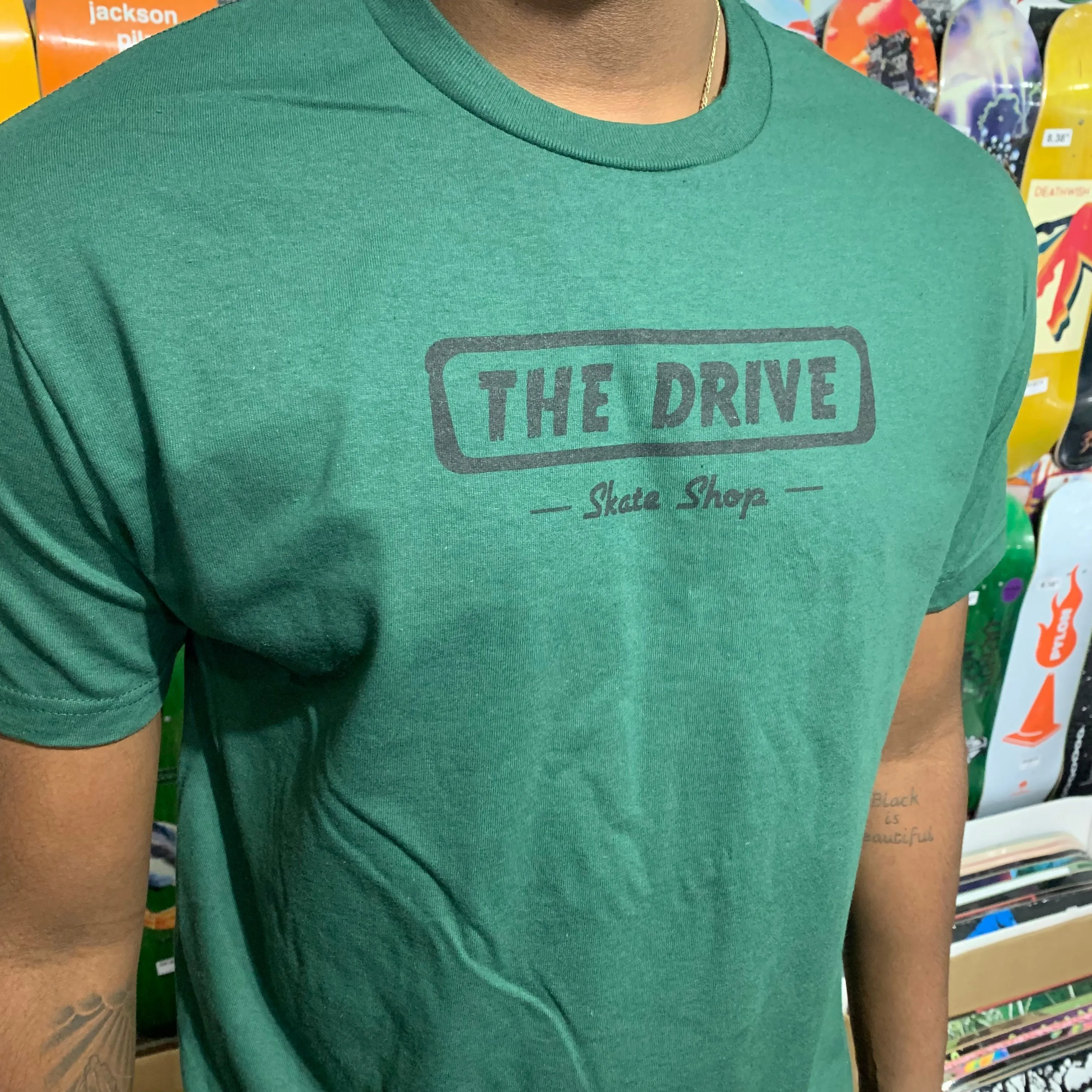 THE DRIVE SKATE SHOP LOGO BAR T-SHIRT FOREST GREEN/BLACK